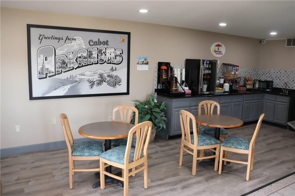Super 8 By Wyndham Cabot Hotel Restaurant photo